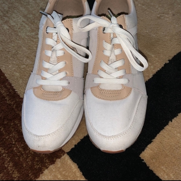 MICHAEL KORS WHITE CANVAS 🎾 SNEAKERS - Picture 1 of 5
